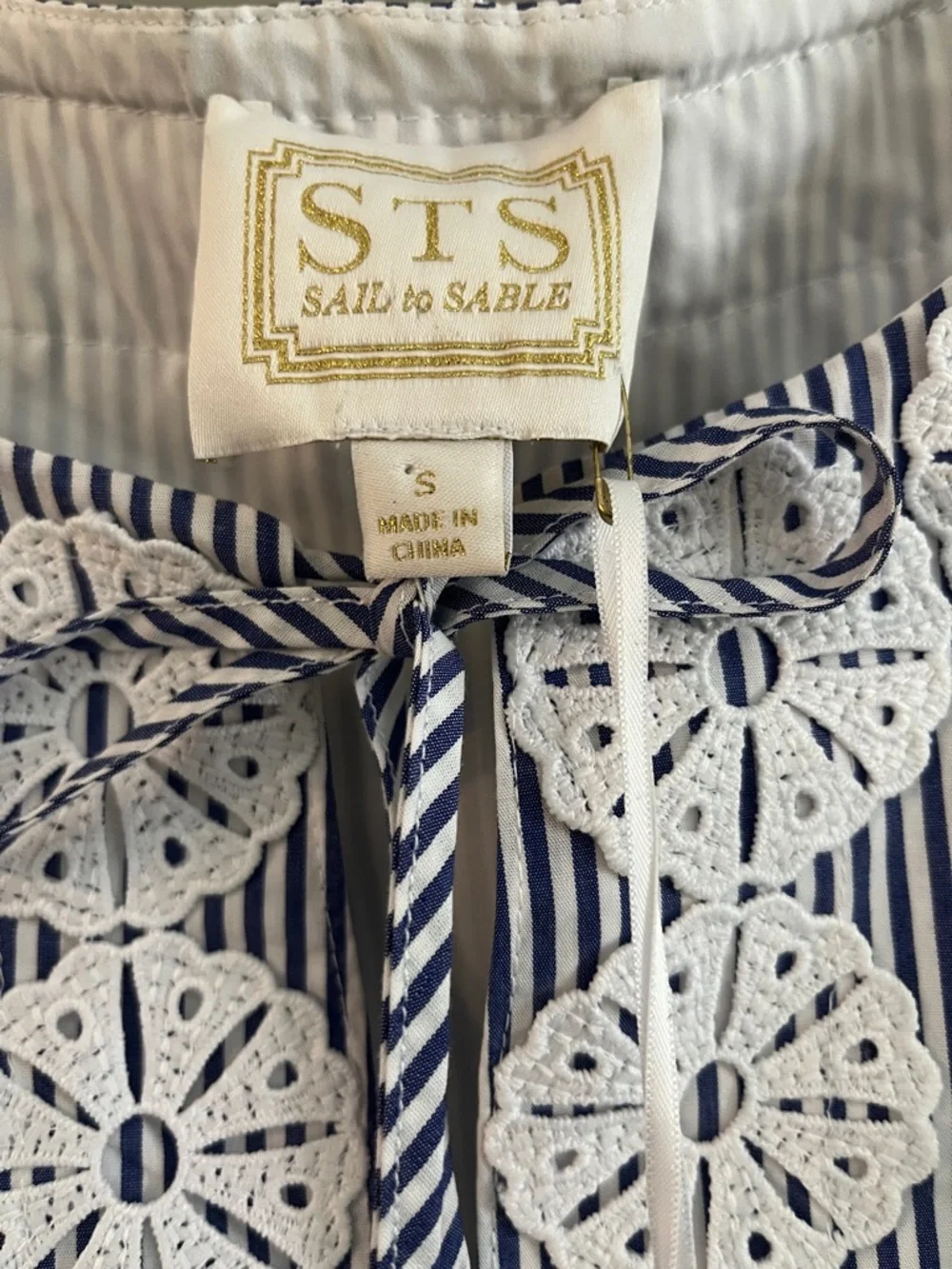 Sail to Sable chambray blue & white striped dress. Crochet trim. NWT. Size small - Picture 5 of 7